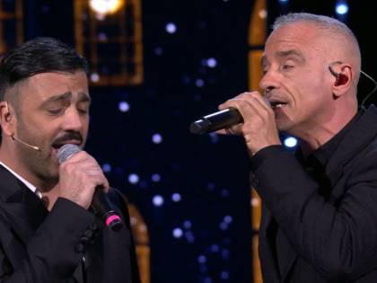 "Non vuole dirlo". Il bel gesto di Eros (svelato da Pio e Amedeo)