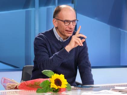 "Irresponsabile". Letta alza lo scontro con Salvini: "Scelga..."