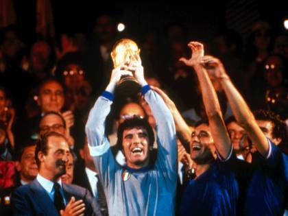 Dino Zoff: "Ecco chi è il portiere più forte. Questa è stata la mia parata più importante..."