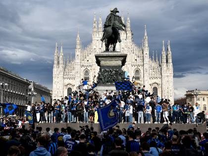 Folla e regole, se il consenso fa più paura del contagio
