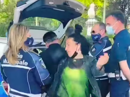"Li vedete i Power Rangers?". Così l'influencer deride i vigili: il video choc