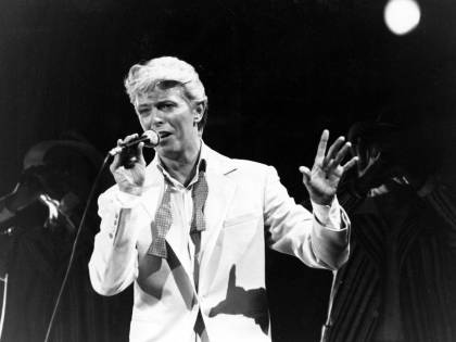 Un viaggio spaziale sulle tracce artistiche di David Bowie