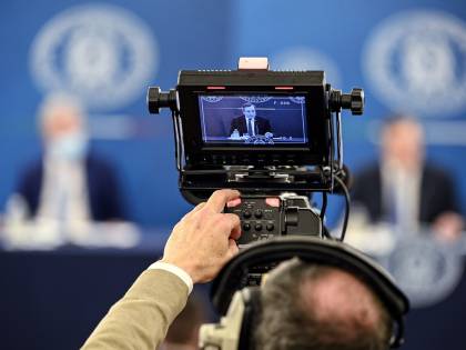 Governo minacciato: "Valuteremo se votare la fiducia"