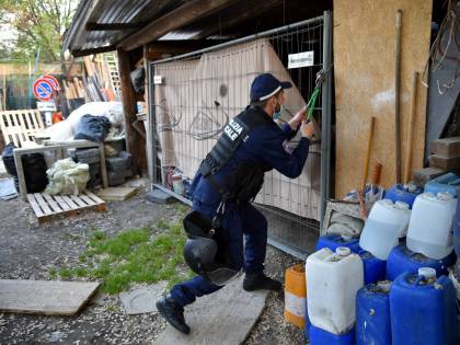 Mega traffico di rifiuti: sgomberato dopo 50 anni il campo di via Bonfadini