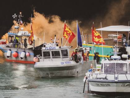 Brexit, la guerra della pesca. Navi militari da Londra e Parigi