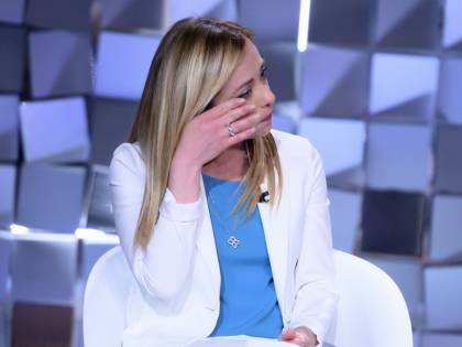 La Meloni si confessa in tv: "Cosa mi disse mio padre. E quando è morto..."
