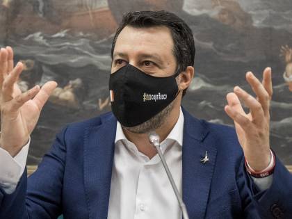 Salvini spariglia e vira al centro. E sulla giustizia vuole stoppare la corsa al Colle della Cartabia Salvini spariglia e vira al centro. E sulla giustizia vuole stoppare la corsa al Colle della Cartabia