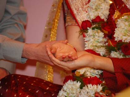 Sposa molla marito sull'altare: "Non sa la tabellina del 2"