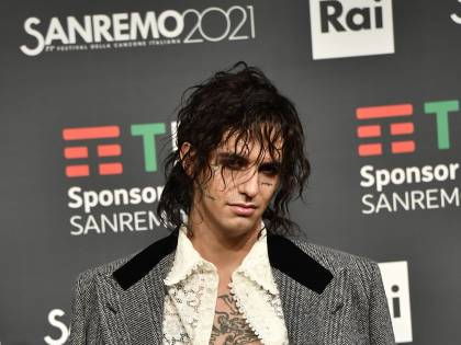 I gay se la prendono con Achille Lauro per essere andato da Pio e Amedeo I gay se la prendono con Achille Lauro per essere andato da Pio e Amedeo