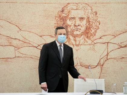 Draghi vuol riaprire: "Ma usiamo la testa" Draghi vuol riaprire: "Ma usiamo la testa"
