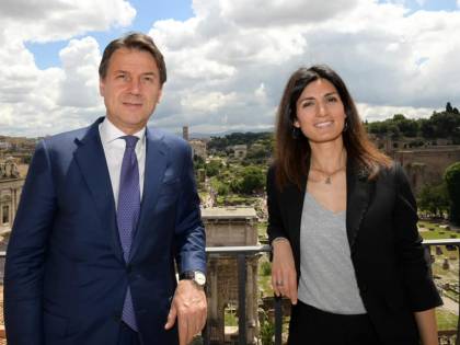 Raggi e Gualtieri: quell'inciucio Pd-5S per le elezioni a Roma
