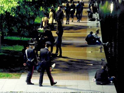 Addio lockdown fra bottiglie di lotta e di festa