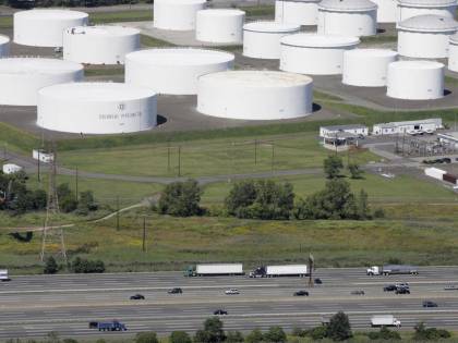 Un attacco "blocca" gli Usa: paura per il petrolio