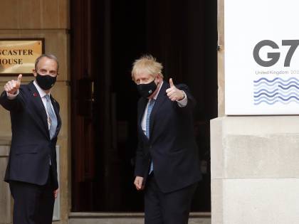 "Lascio il rischio di scegliere". Bojo "legalizza" gli abbracci
