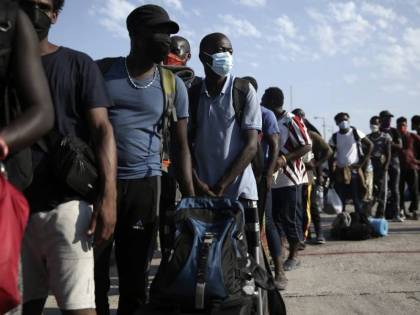 Bomba clandestini sull'Italia: in 70mila pronti a partire