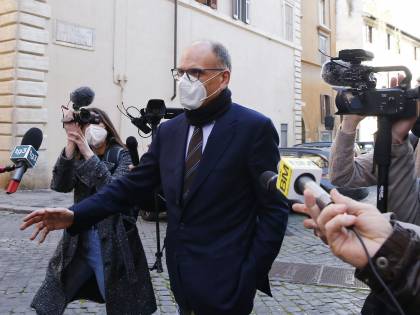 La sinistra divisa in tre riunisce il centrodestra