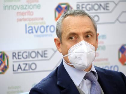 Poste corre grazie a pacchi e polizze
