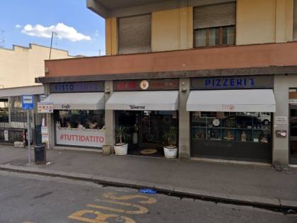 "Chiudi tutto", "Io apro". La battaglia tra ristoratore e Comune