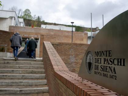 Mps, i conti in rosso e quel fiume di denaro per foraggiare gli amici