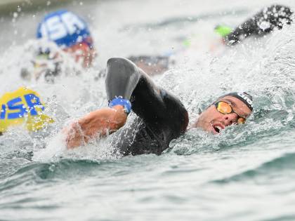 Greg, triplete d'oro. Poi l'urlo: "Riaprite tutte le piscine"