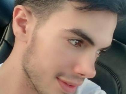 "Sei gay e ci disonori". E i parenti lo decapitano
