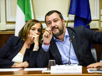 Salvini contro la Lamorgese: "Non sa controllare chi entra..."
