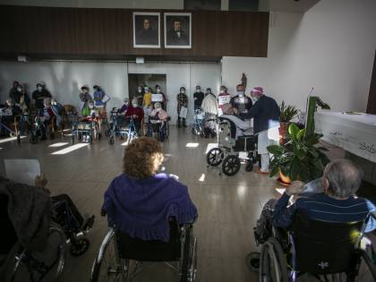 Nonna collezionista di quarantene pur di stare al fianco della nipotina