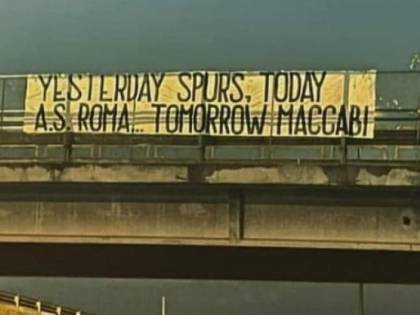 "Poi al Maccabi...": perché questo striscione fa discutere