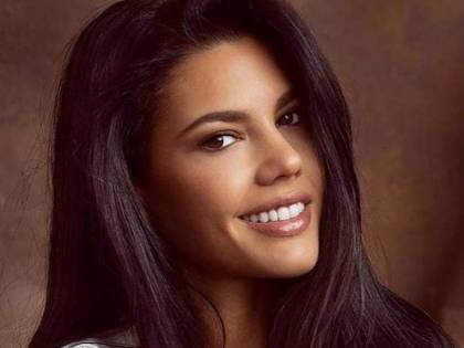 La pornostar Apolonia invita alla finale di Europa League La pornostar Apolonia invita alla finale di Europa League