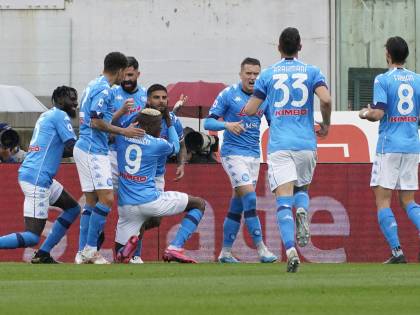 Il Napoli scaccia i fantasmi di Firenze