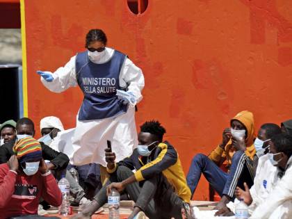 Il Viminale sposta i migranti in Liguria: barricate della Lega Il Viminale sposta i migranti in Liguria: barricate della Lega