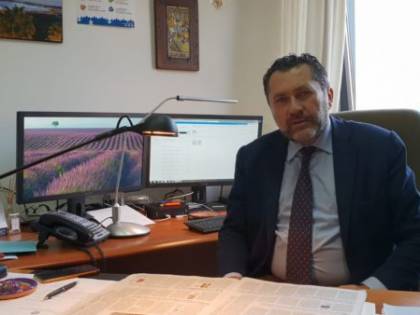 Arriva la solidarietà del deputato M5s alla toga accusata di molestie sessuali