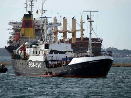 Porto spalancato per la Sea Eye: il maxi sbarco