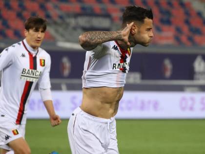 Il papà di Scamacca con la spranga a Trigoria: gesto choc