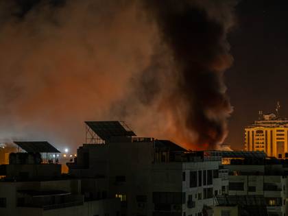 Gaza, colpiti 120 obiettivi. Israele: "I nostri nemici impareranno la lezione"