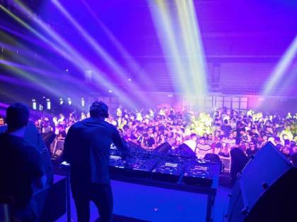 Mascherine, scoppia lo scontro sulle discoteche