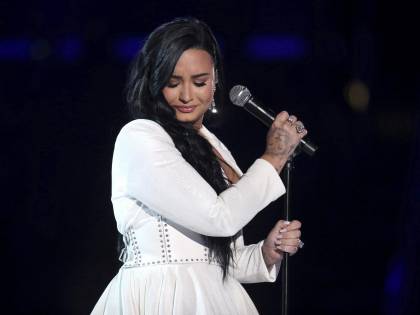 Genere non binario, cos'è l'identità di Demi Lovato