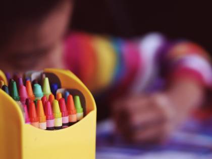 Scuola, i genitori litigano. Il giudice: scelga il bimbo