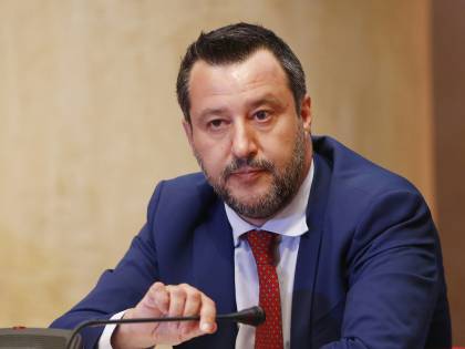 Salvini: "FdI supera la Lega? Un problema quando sbarcheranno gli alieni"