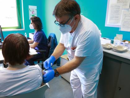 Il vaccino in vacanza (ma non per tutti): ecco come