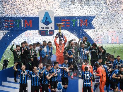 L'Inter celebra lo scudetto numero 19 davanti ai suoi tifosi