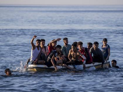 "Cimitero riservato ai migranti". Lo schiaffo del sindaco pro accoglienza