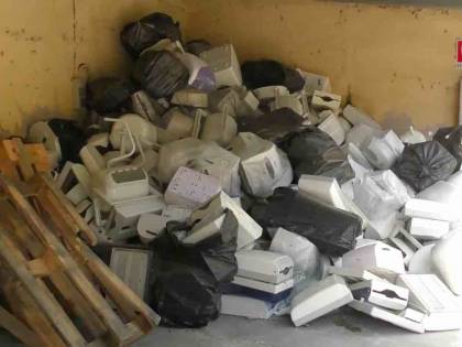 Il parco della Asl è una discarica tra rifiuti e degrado