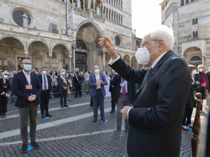 Mattarella torna in piazza: "Fiducia, la ripresa è iniziata"