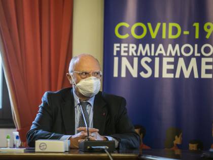 "Lei è il Davigo dei virologi". Così Vespa asfalta Galli