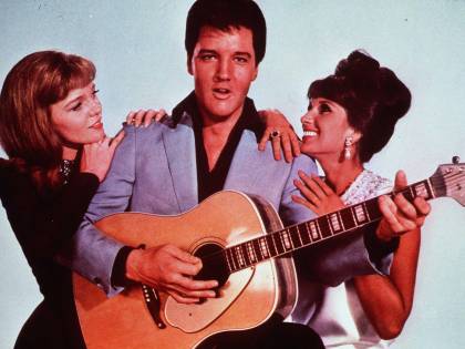 L'esercito, Hollywood e la crisi creativa. Elvis alla ricerca di sé