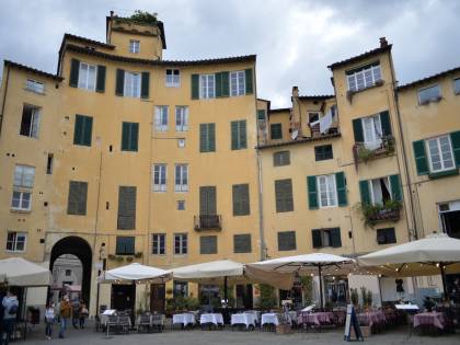 Weekend a Lucca: passeggiata sulle mura, dove mangiare e un po’ di vintage