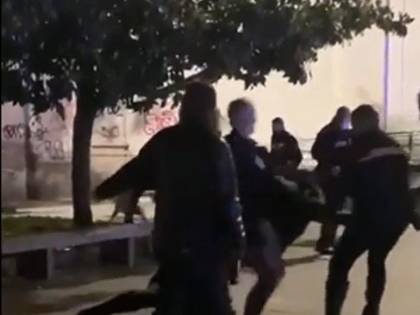 La rapina con il pitbull, poi gli spari: caos nel cuore della movida