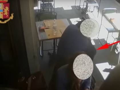Il trucco della giacca: così i ladri ti derubano al bar