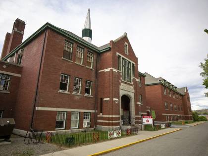 Scoperta choc in Canada. Resti di 215 bimbi nativi dalla scuola degli orrori